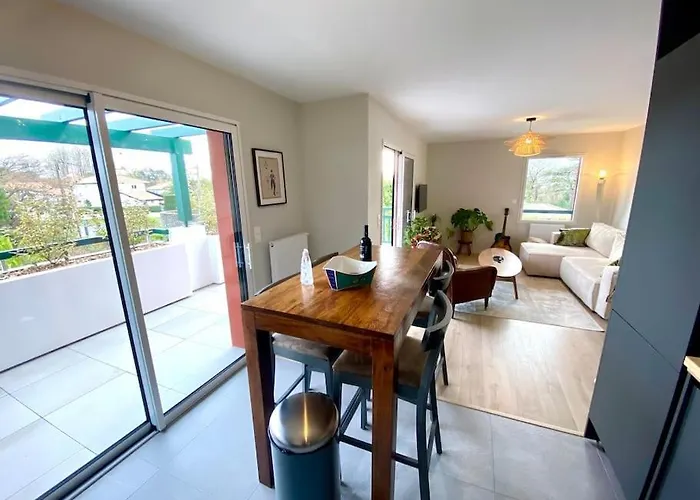 Superbe Appartement, Grande Terrasse Vue Et Montagne *