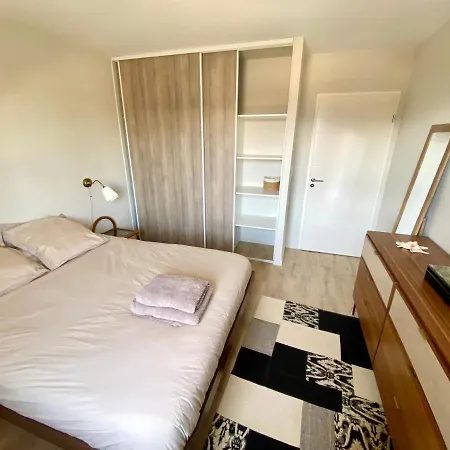 Superbe Appartement, Grande Terrasse Vue Et Montagne *